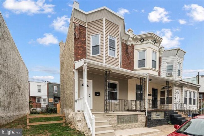 Building Photo - 921 S Alden St