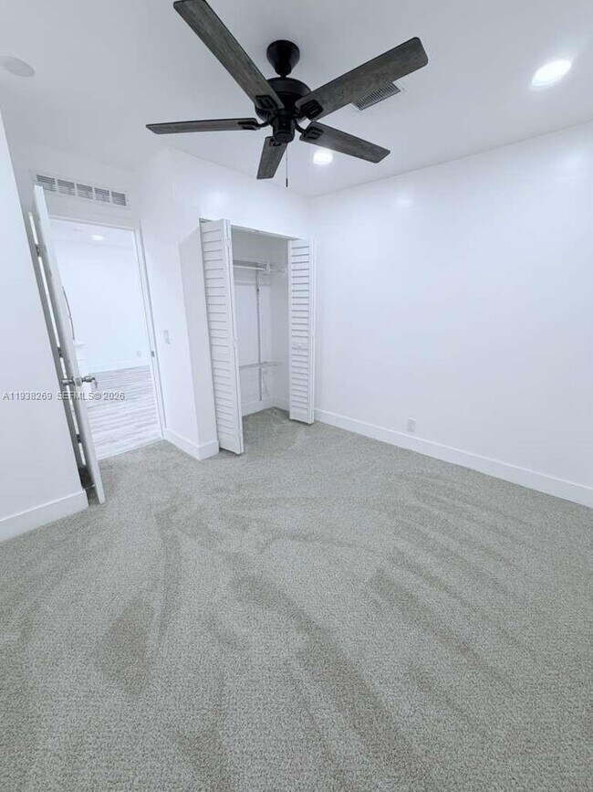 Building Photo - 134 SW 14th Ave