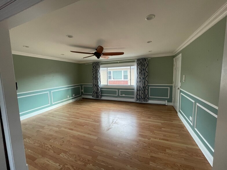 Living room - 2440 River Rd