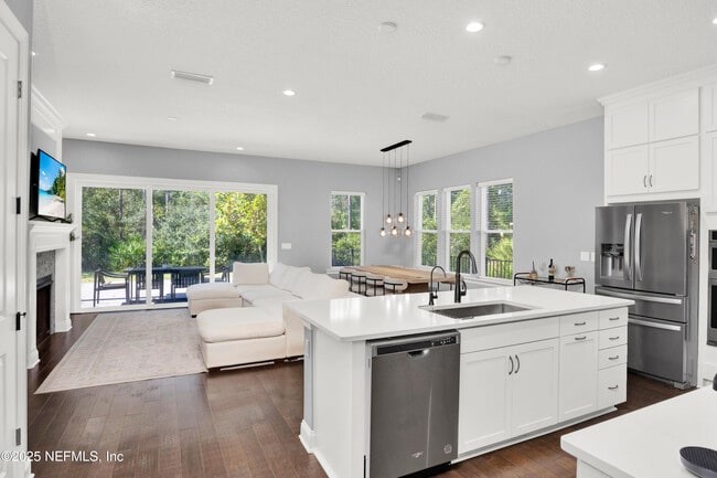 Building Photo - 176 Settler's Landing Dr