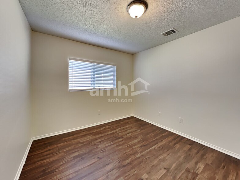 Building Photo - 10136 High Eagle Trail