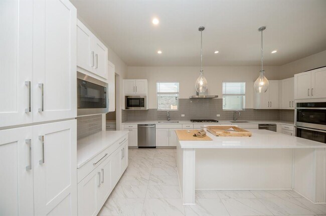 Building Photo - 11519 Silverman Trails