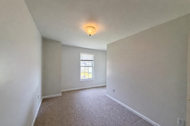 Building Photo - 8 Normandy Way