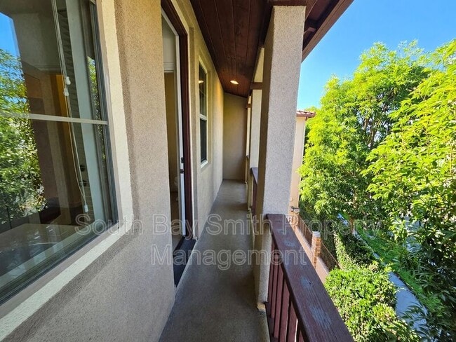 Building Photo - 84 Palos Verdes Blvd
