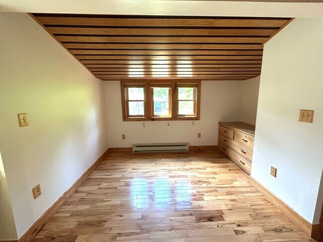 Building Photo - East AVL - Beautiful Zen Garden Apt with Sauna!