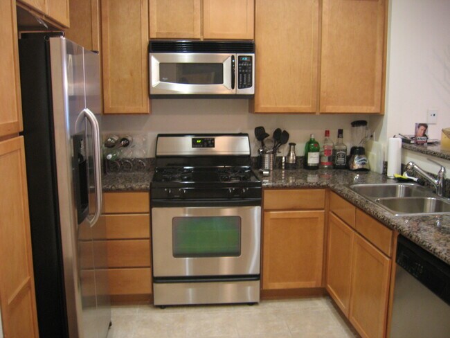 Building Photo - 6400 Crescent Park E