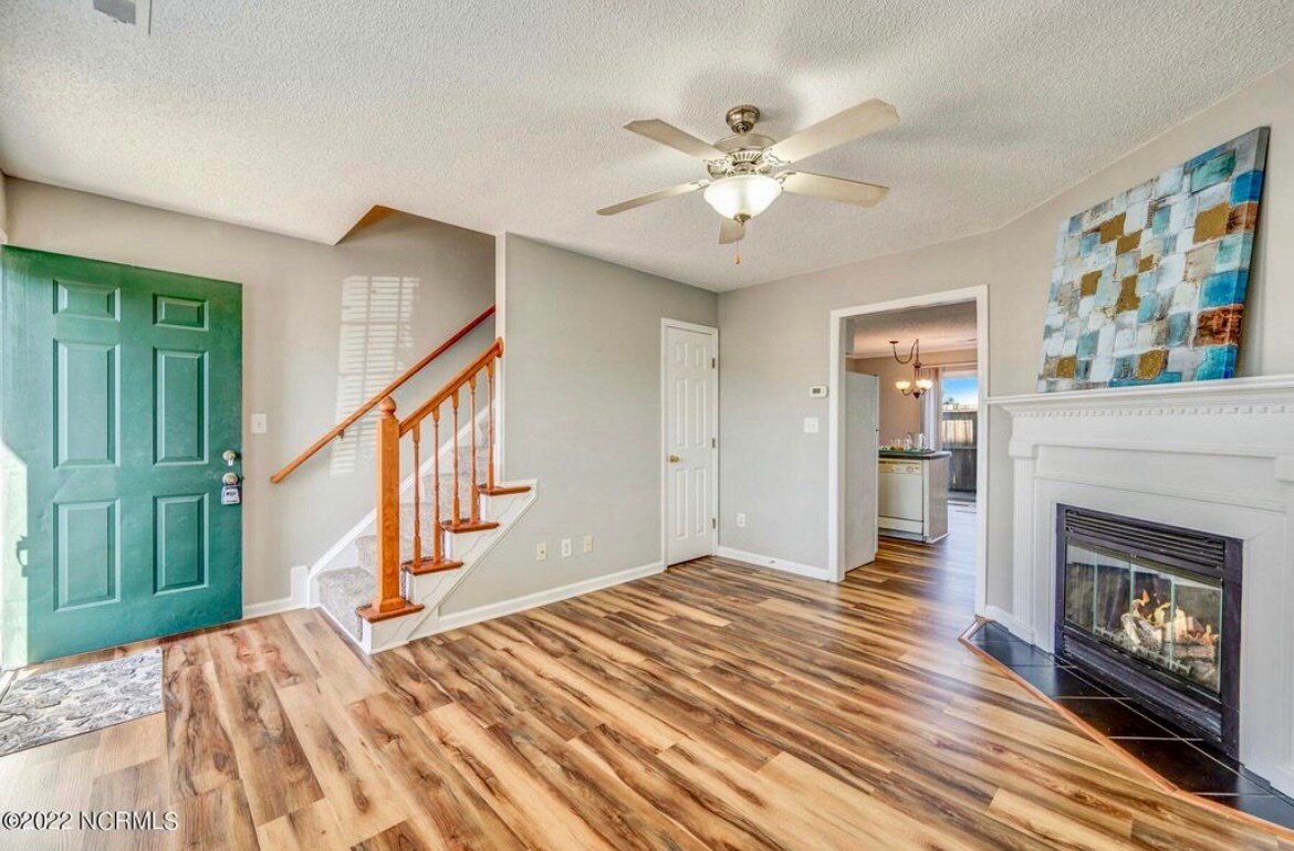 Building Photo - 2355 Vineyard Dr