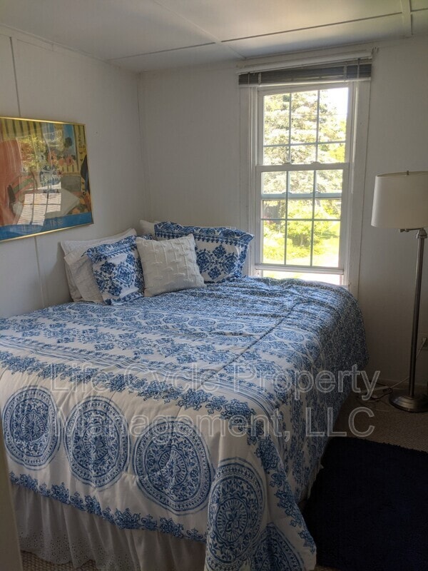 Building Photo - 2421 Lakefront Dr