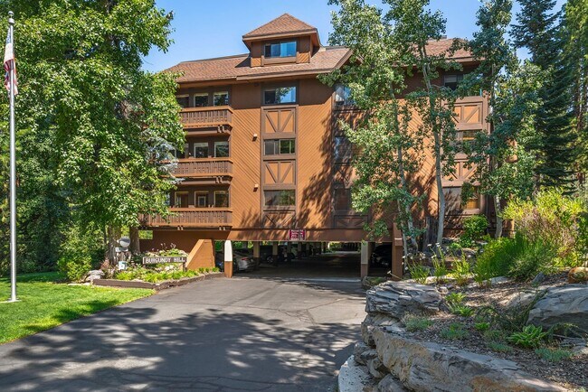 Building Photo - 335 Ski Way