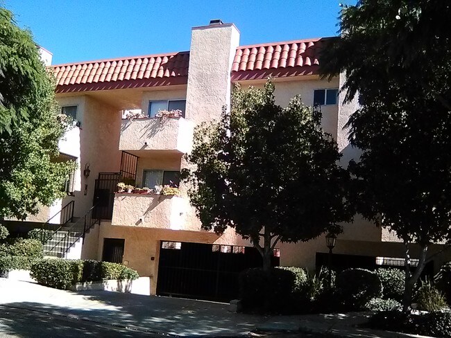 The Beautiful Building - 1040 N Gardner St