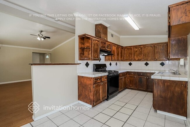 Building Photo - 6628 Thomas Dr