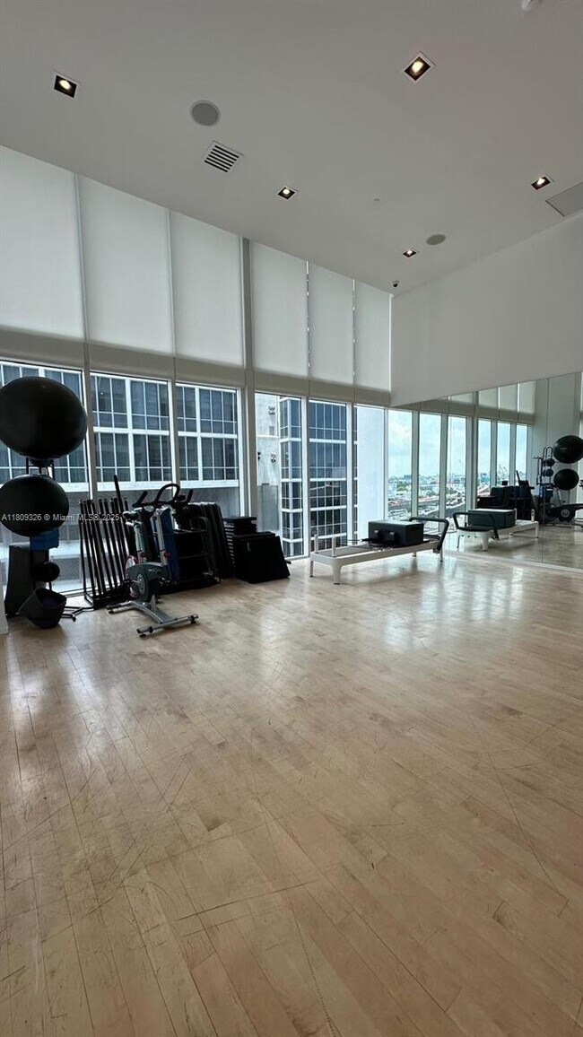 Building Photo - 1040 Biscayne Blvd