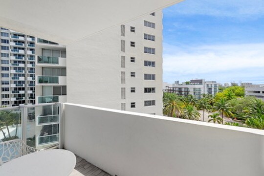 Building Photo - 1100 West Ave