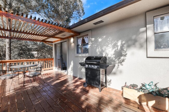 Building Photo - 103 Racquet Pl