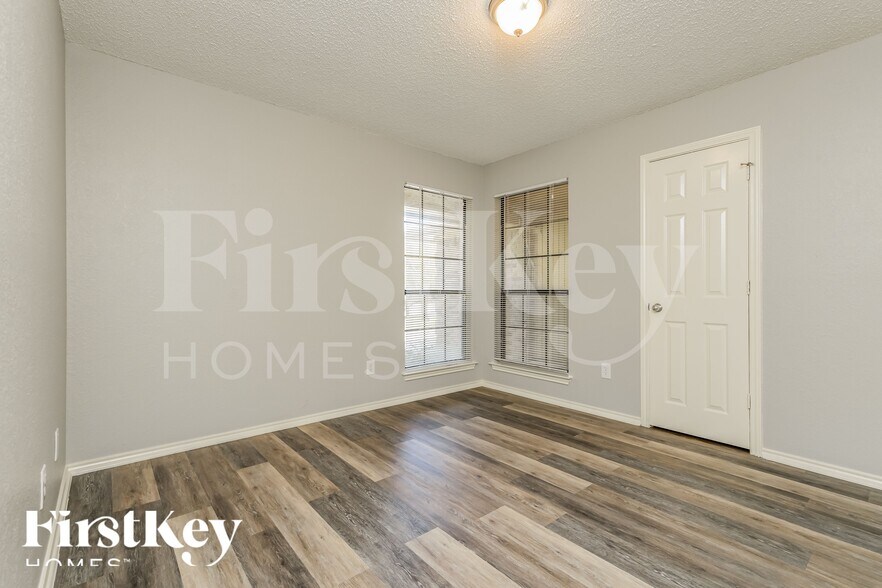 Building Photo - 5 Hastings Ct