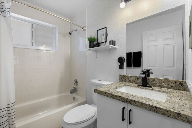 Building Photo - 7021 SW 10th Ct