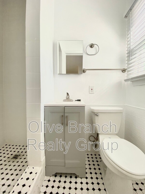 Building Photo - 14532 Dickens St