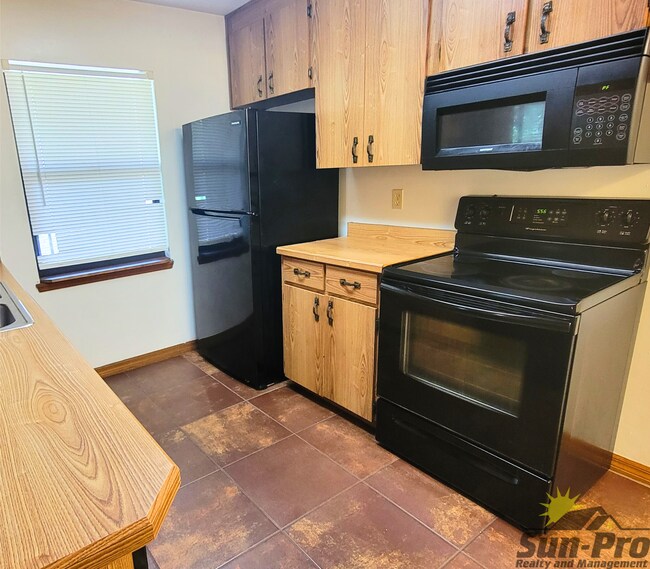 Building Photo - 1668 Spring Garden Ct