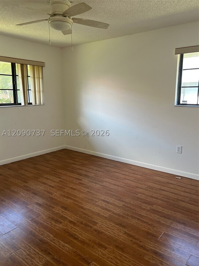 Building Photo - 20680 NE 4th Ct