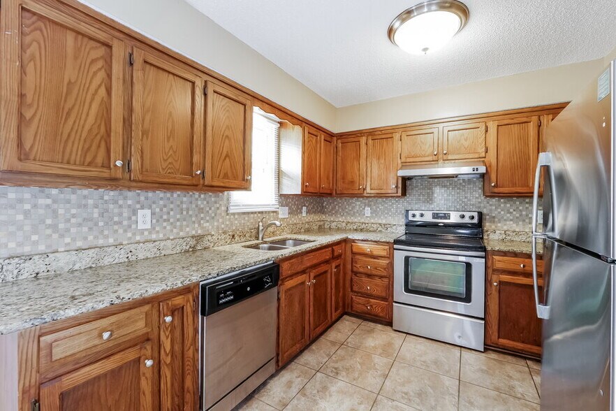 Building Photo - 902 Ridge Dr