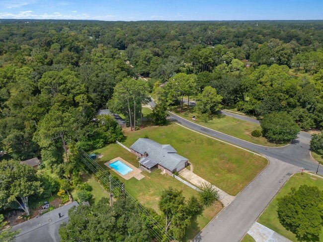 Building Photo - 2613 Killarney Way