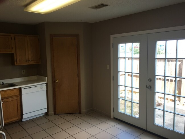 Building Photo - 20 Edgehill Cove