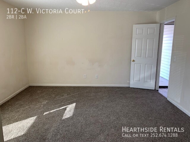 Building Photo - "Spacious 2-Bed, 2-Bath Condo with Pool Oa...