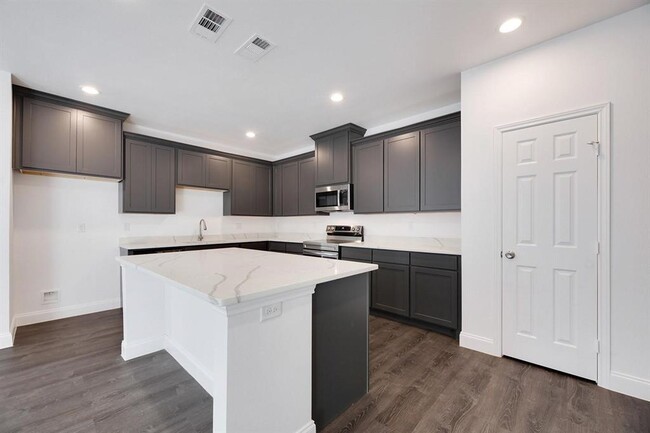 Building Photo - 3720 Washington St