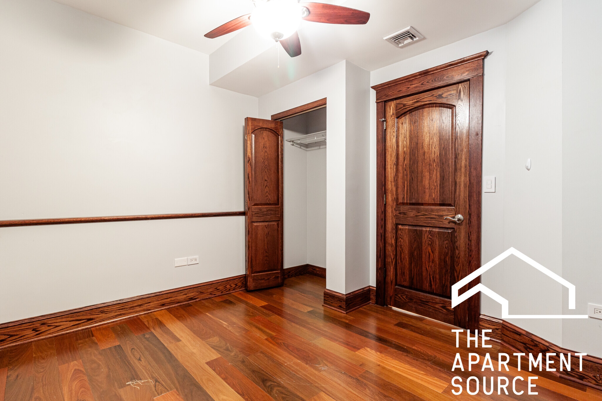 Building Photo - 1019 W Oakdale Ave