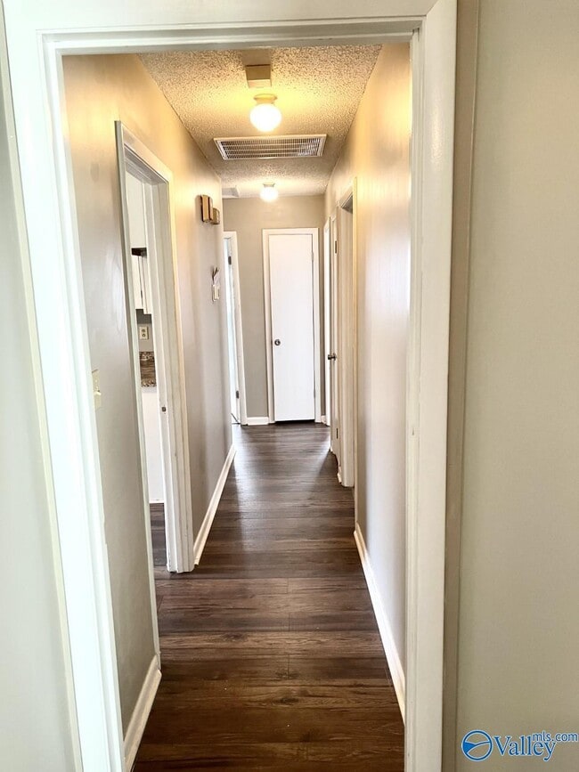 Building Photo - 3808 Timbercrest Dr NW