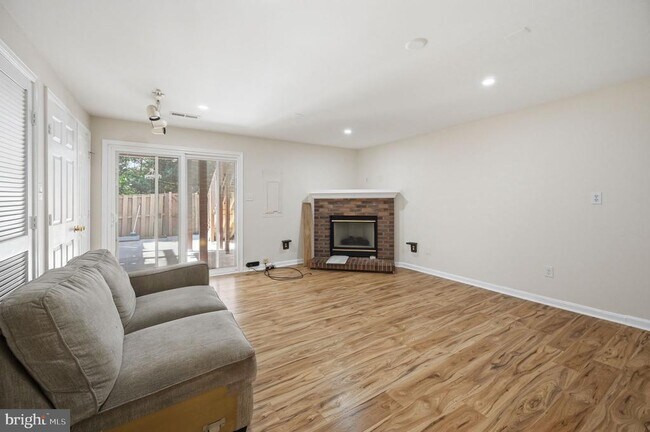 Building Photo - 7676 Helmsdale Pl