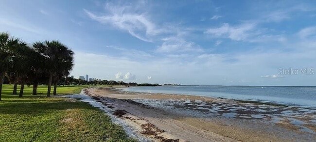 Building Photo - 2502 Tropical Shores Dr SE