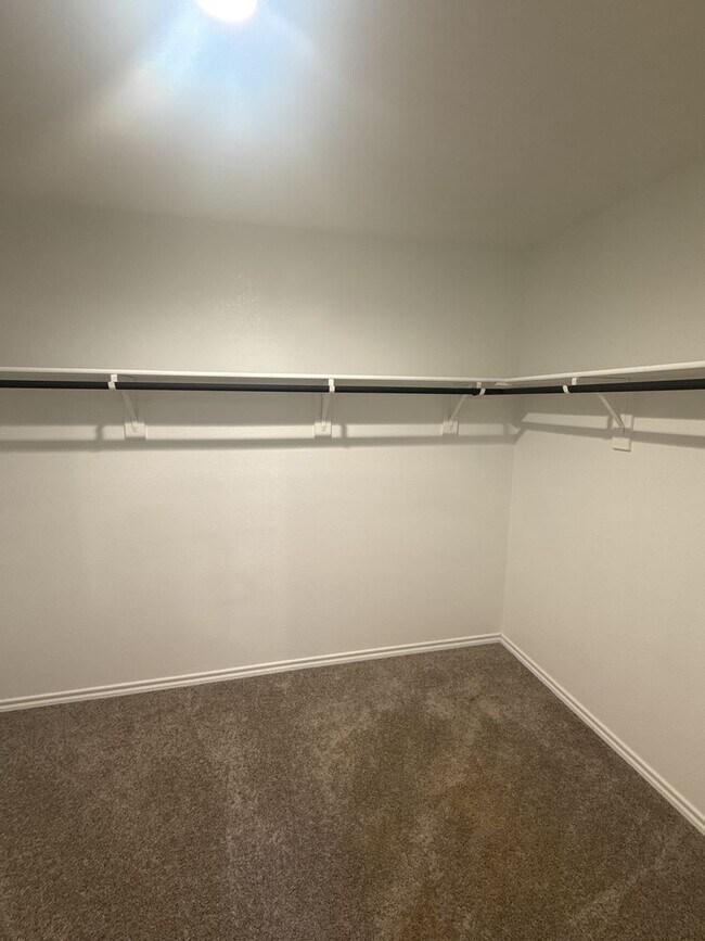 Building Photo - 4 bedroom home in Springtown, Texas