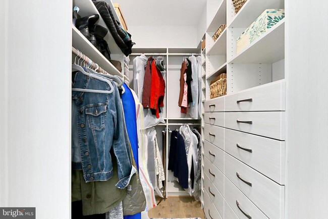 Building Photo - 635 Slaters Ln