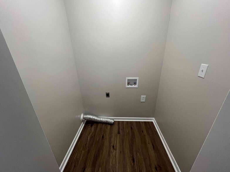 Building Photo - 512 Blaine Dr SW