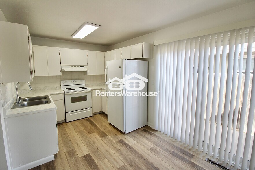 Building Photo - 85 S 18th Ave