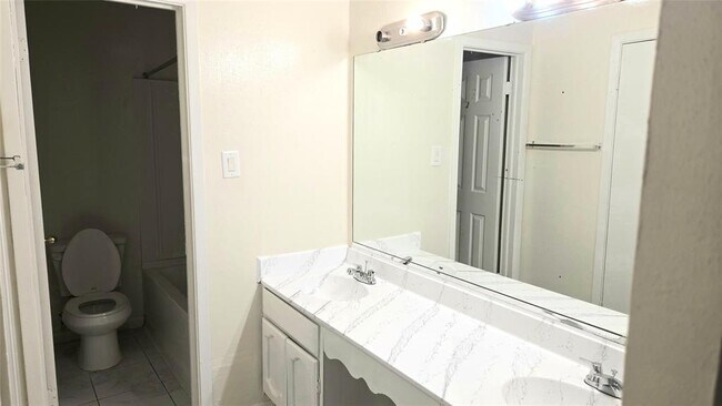 Building Photo - 13146 Newbrook Dr