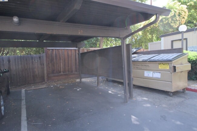 Building Photo - 1060 Oak Grove Rd