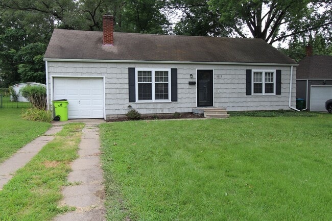 Primary Photo - 1/2 Off Your August 2025 Rent On This 2 Be...