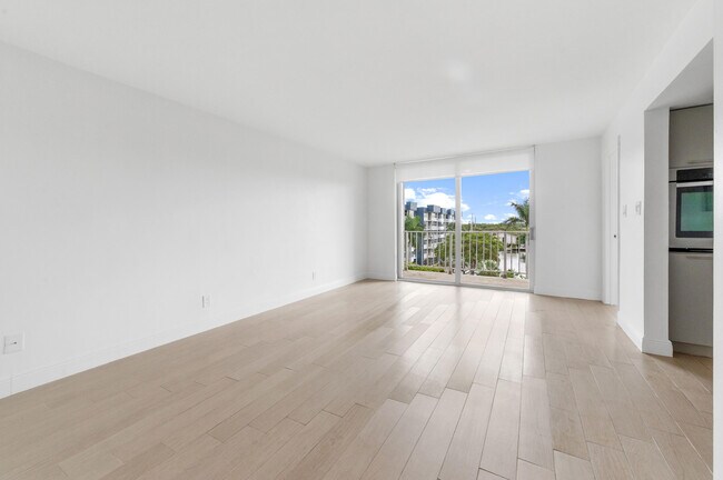 Building Photo - 16546 NE 26th Ave