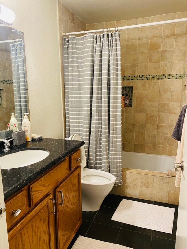 Building Photo - 500 S Oak Knoll Ave