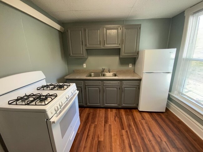 Building Photo - 25 W 4th St