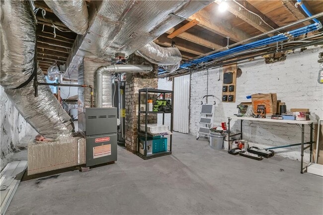 Building Photo - 382 Orms St