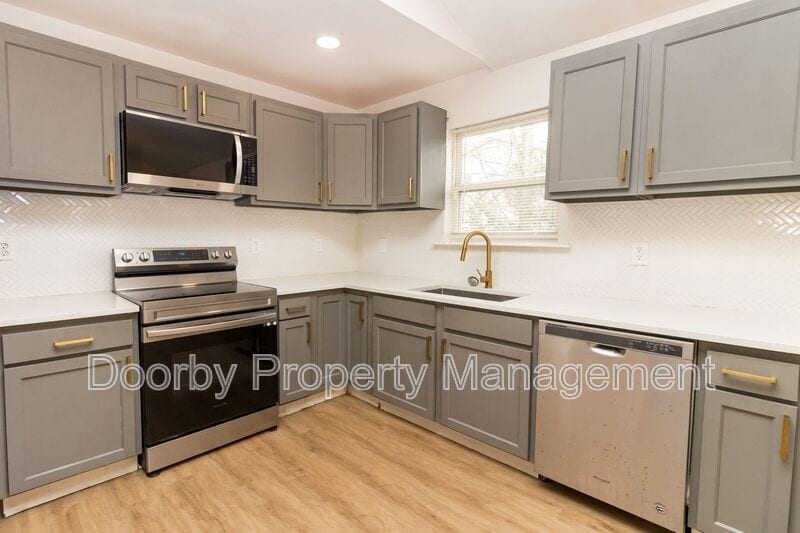 Building Photo - 2310 Cushman St