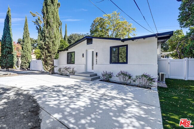 Building Photo - 9642 Tujunga Canyon Blvd