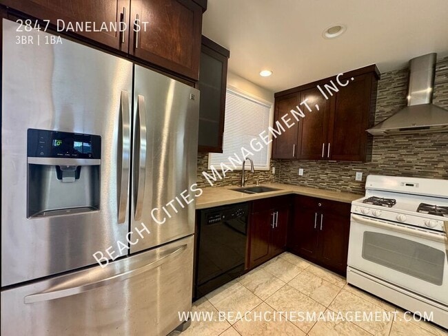 Building Photo - 2847 Daneland St