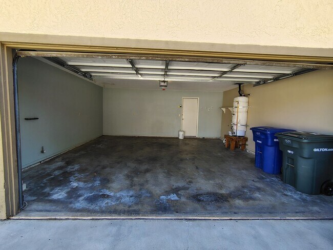 Building Photo - 939 Claremont Ct