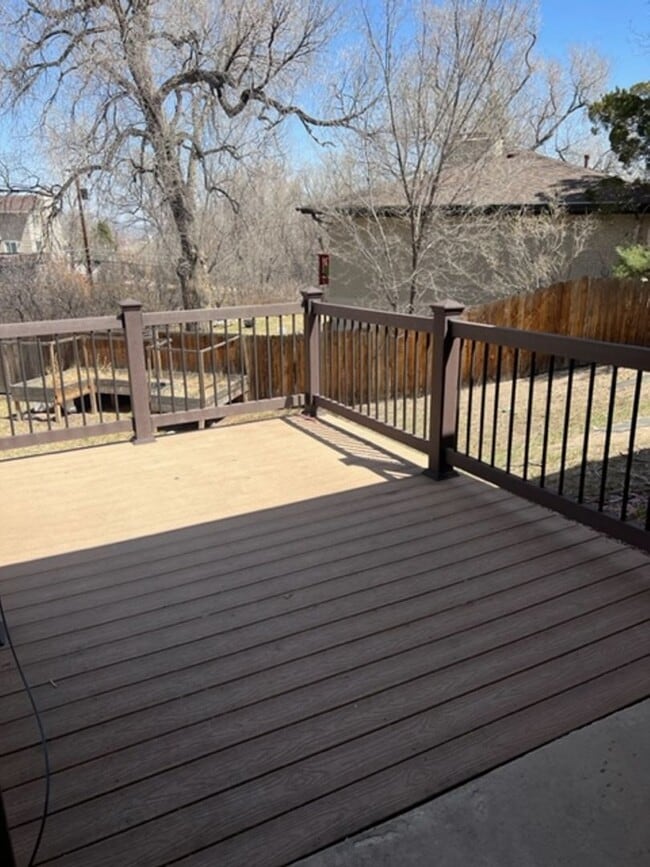 Building Photo - 4 BEDROOM HOME IN SKYWAY!!