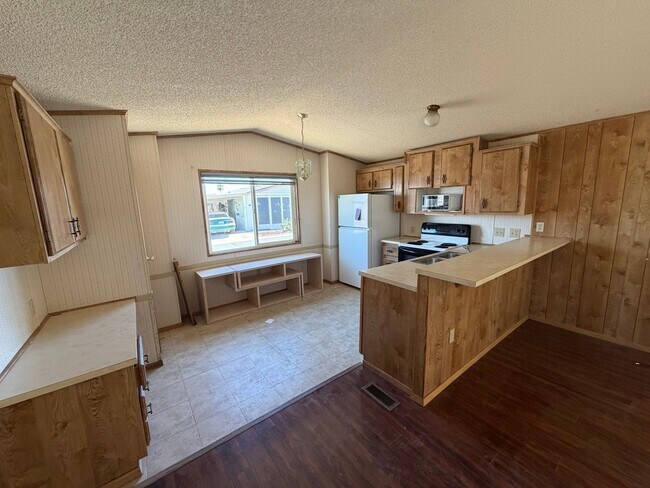 Building Photo - 5735 E McDowell Rd