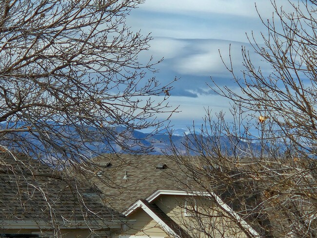 Building Photo - Stunning Highlands Ranch Townhome